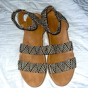 Platform sandals